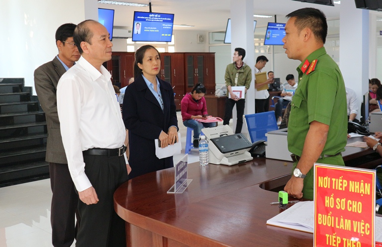 Chủ tịch UBND tỉnh làm việc với Trung tâm Phục vụ hành chính công tỉnh